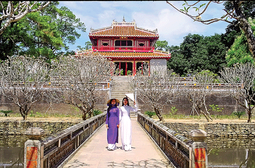 Free entrance for women to Complex of Hue Monuments ảnh 1